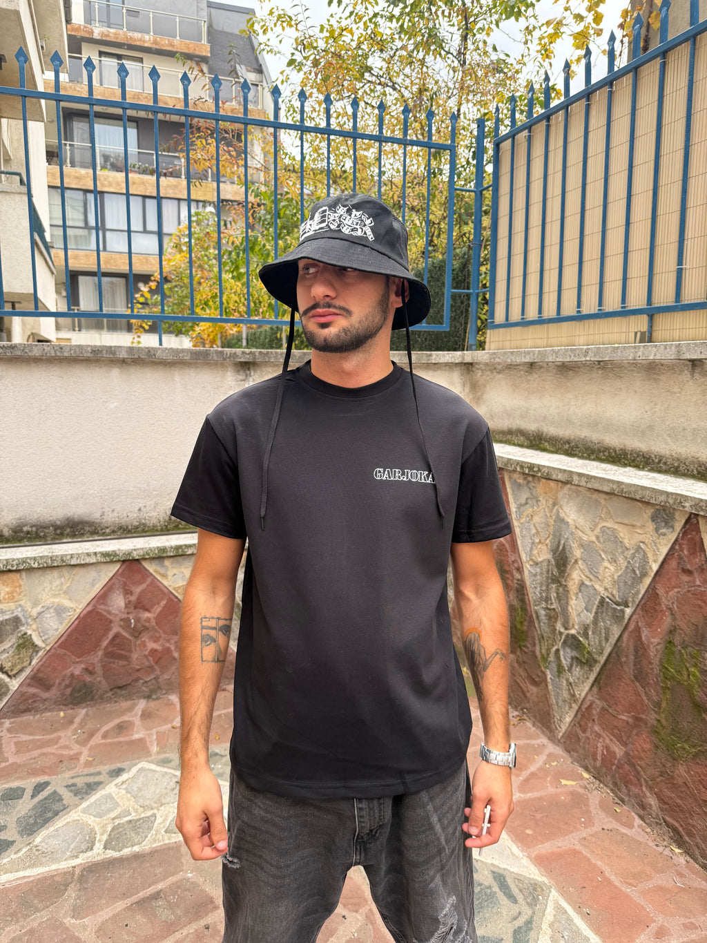 ТЕНИСКА La Familia 681 [ЧЕРНА]