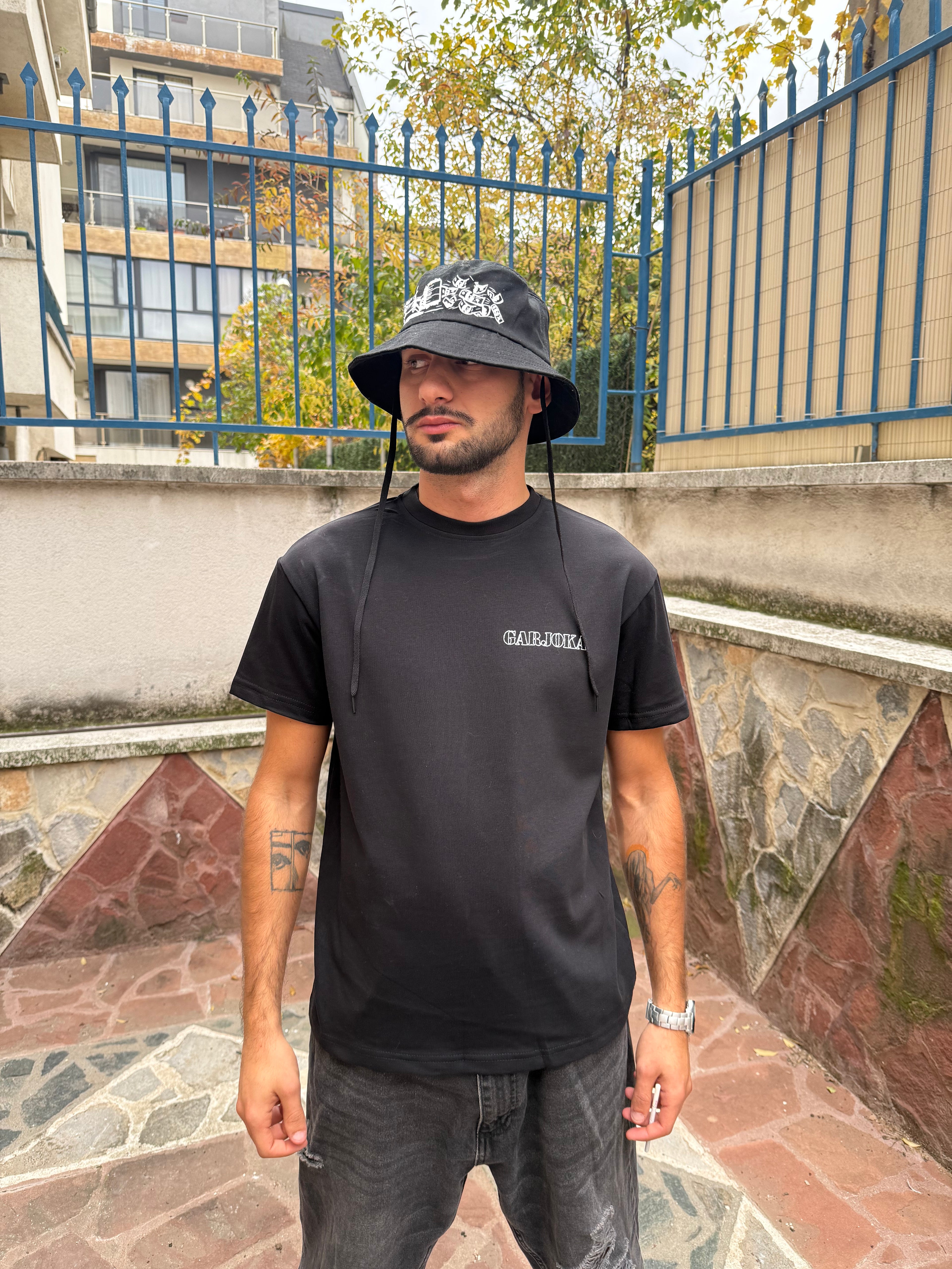 ТЕНИСКА La Familia 681 [ЧЕРНА]