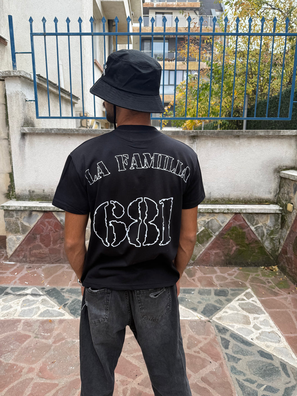 ТЕНИСКА La Familia 681 [ЧЕРНА]